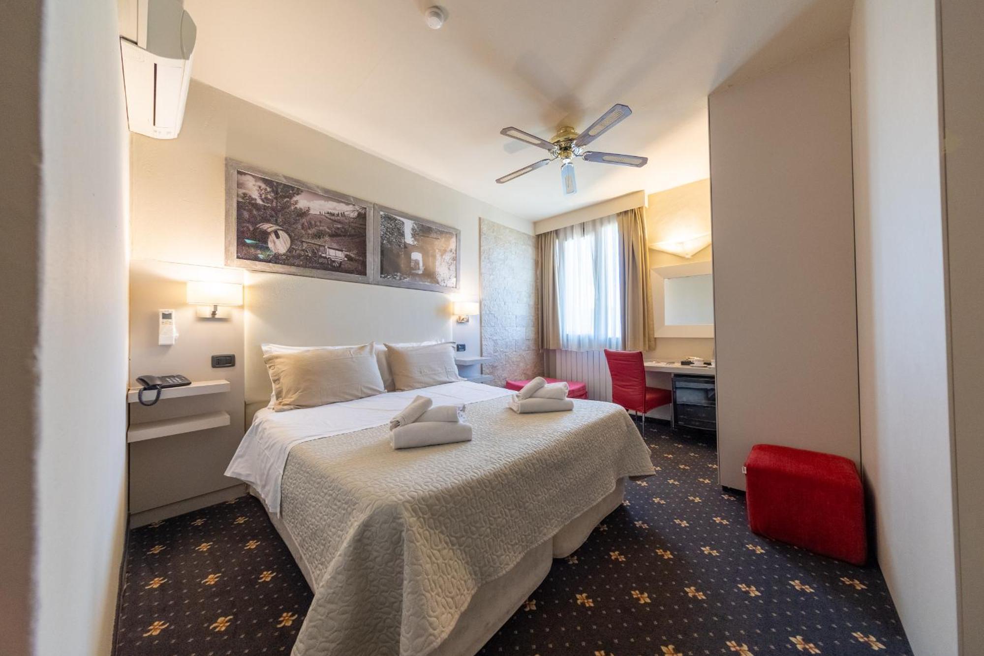 Holiday Rooms Antica Badia Volterra Eksteriør billede